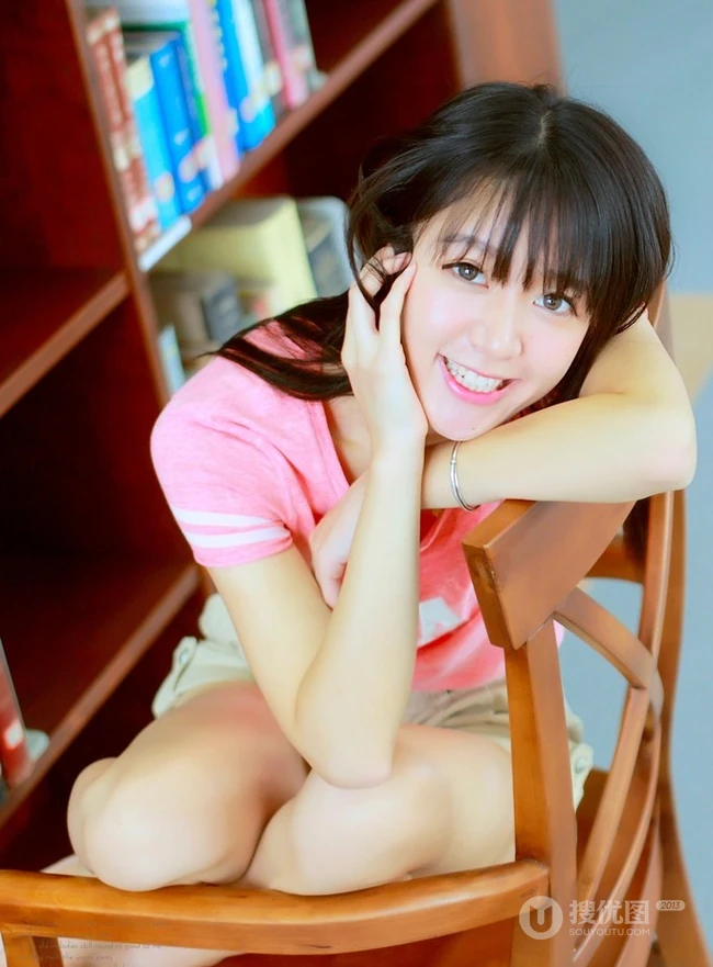 清纯可爱《虎牙妹》图书馆可爱唯美写真