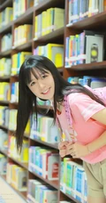 清纯可爱《虎牙妹》图书馆可爱唯美写真