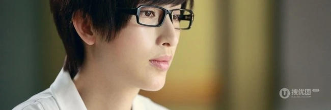 女星张俪《青年医生》短发清爽-黑框眼镜知性干练