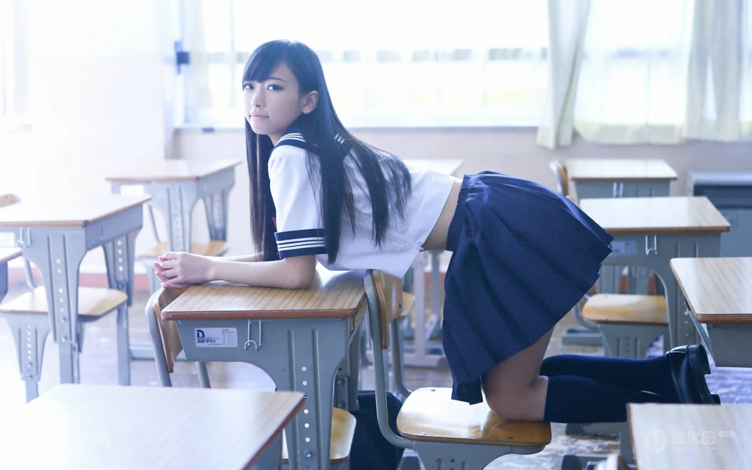 日本宅男女神那奈学生装高清电脑壁纸图片下载