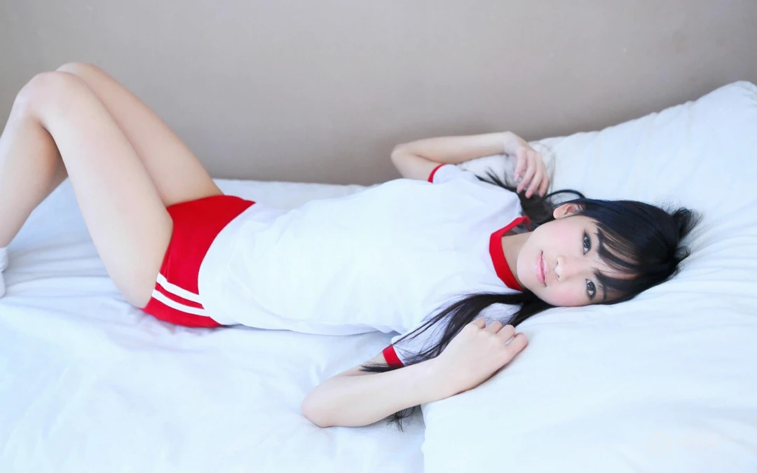 日本宅男女神那奈学生装高清电脑壁纸图片下载