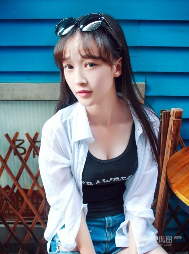 淡淡的味道 清纯T恤短裤女生蒋元媛写真