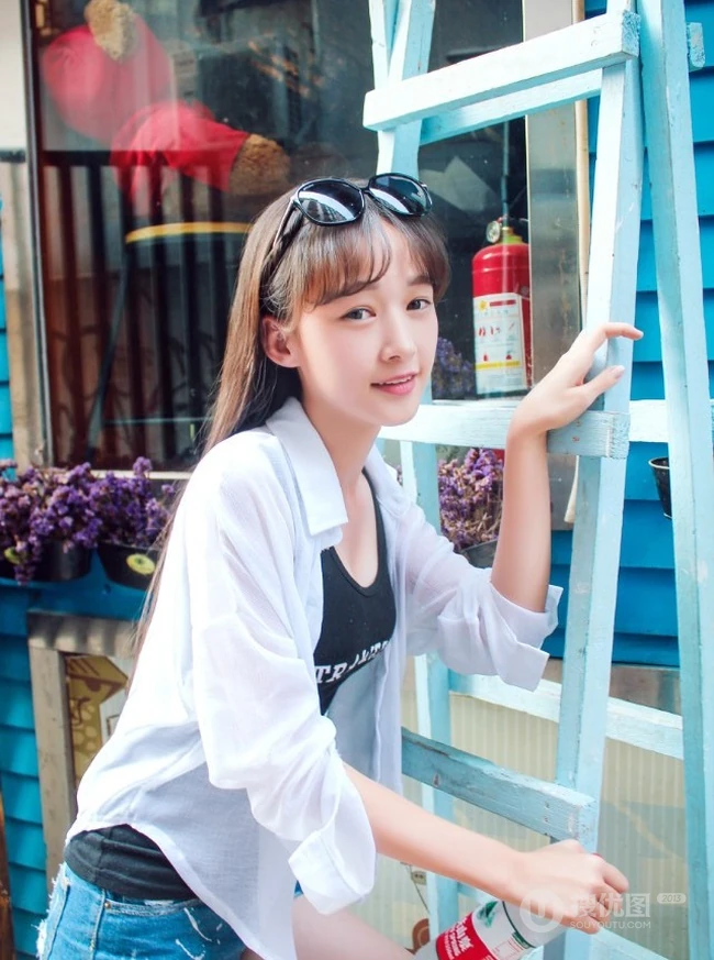 淡淡的味道 清纯T恤短裤女生蒋元媛写真