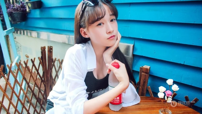 淡淡的味道 清纯T恤短裤女生蒋元媛写真