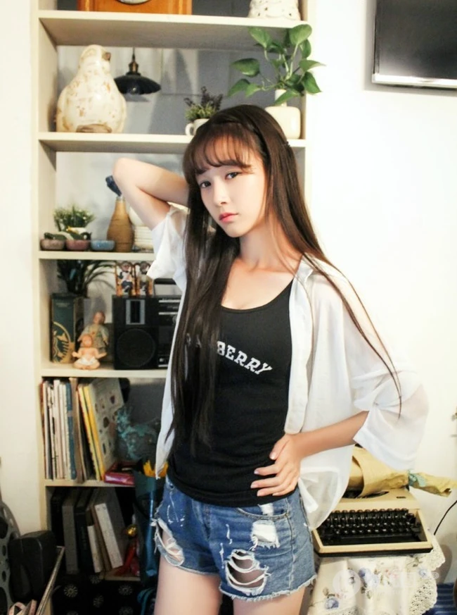 淡淡的味道 清纯T恤短裤女生蒋元媛写真