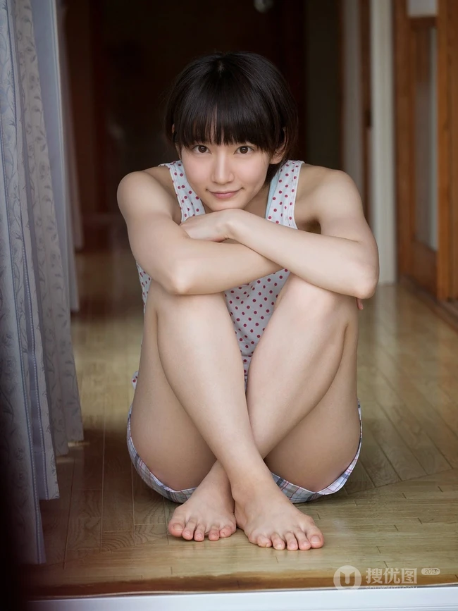 短发线条少女吉冈里帆高清写真图片