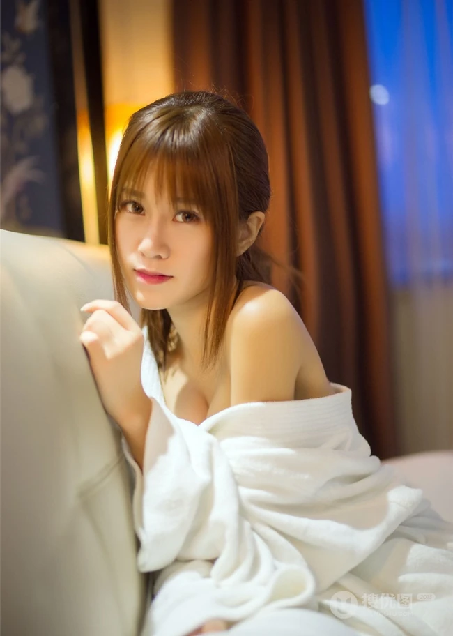 轻如鸿，薄如纱 嫩模嘉琳winna高清气质清透写真