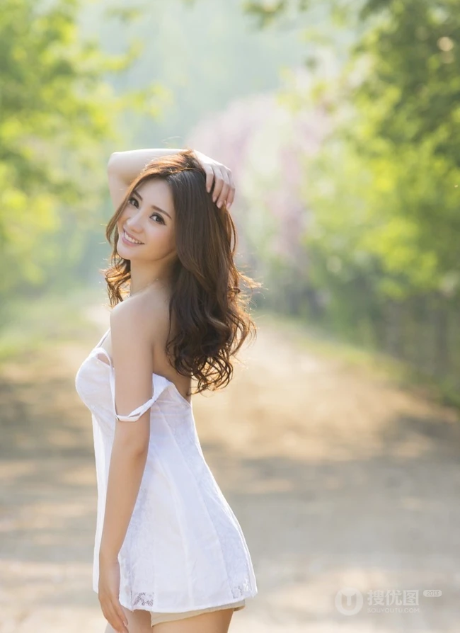 匀称气质女星柳岩精选高清写真图片