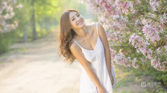 匀称气质女星柳岩精选高清写真图片