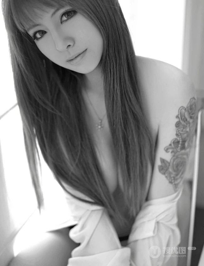 黑白气质-花臂纹身女生Cherry高清黑白写真（二）F嗲囡囡 第4张