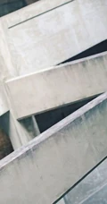 牛仔短裤长靴气质女孩 唯美建筑背景街拍写真