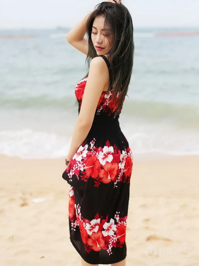 线条女生许诺Sabrina家居服室内、连衣裙街拍写真图集