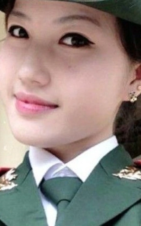 自拍时代 越南女兵也爱自拍-清新卖萌英姿飒爽