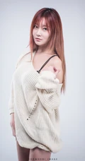 线条感模特崔瑟琪牛仔紧身短裤全身大图写真