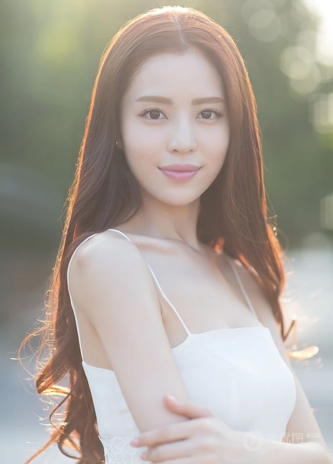 深大校花温心写真大图-展甜美可人温婉笑容
