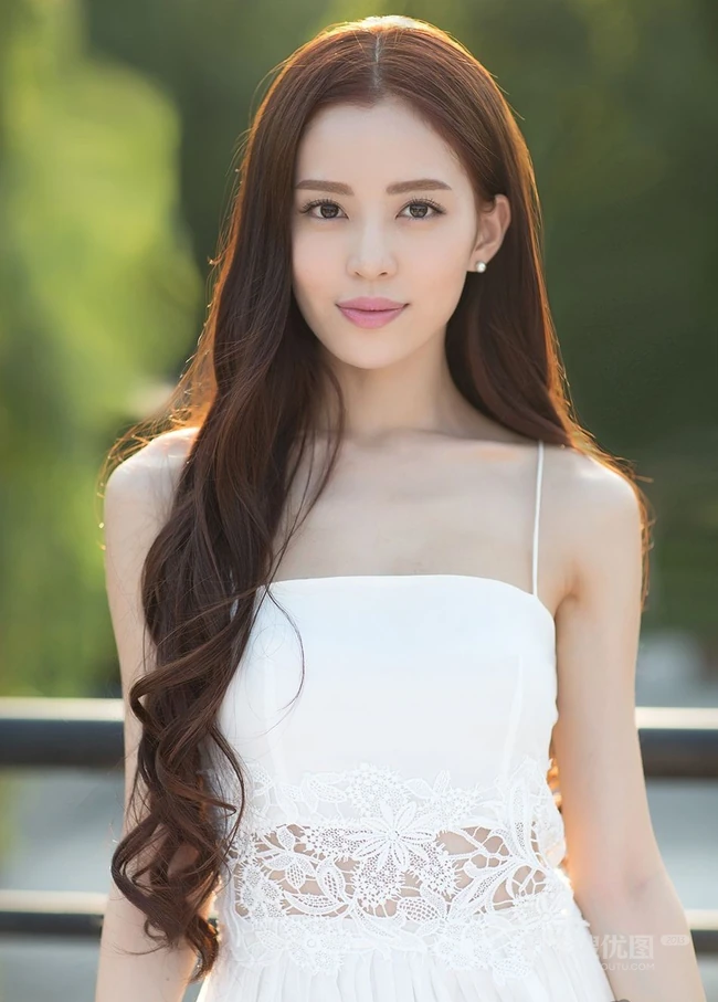 深大校花温心写真大图-展甜美可人温婉笑容