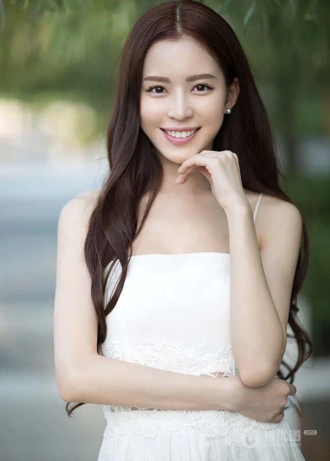 深大校花温心写真大图-展甜美可人温婉笑容