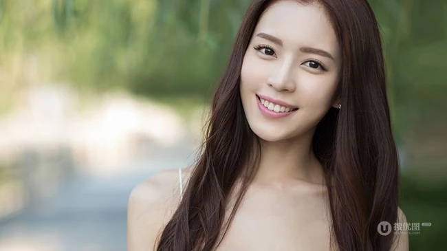 深大校花温心写真大图-展甜美可人温婉笑容