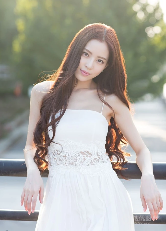 深大校花温心写真大图-展甜美可人温婉笑容