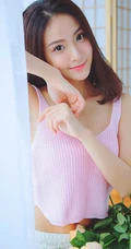 娇艳盛开的玫瑰 亚洲花季女生高清室内写真美图