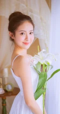 娇艳盛开的玫瑰 亚洲花季女生高清室内写真美图