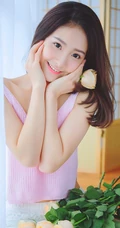 娇艳盛开的玫瑰 亚洲花季女生高清室内写真美图