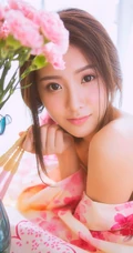 娇艳盛开的玫瑰 亚洲花季女生高清室内写真美图