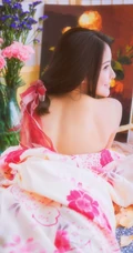娇艳盛开的玫瑰 亚洲花季女生高清室内写真美图