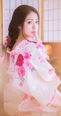 娇艳盛开的玫瑰 亚洲花季女生高清室内写真美图