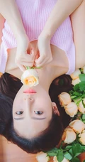 娇艳盛开的玫瑰 亚洲花季女生高清室内写真美图