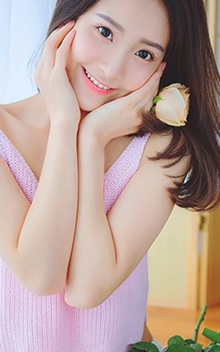 娇艳盛开的玫瑰 亚洲花季女生高清室内写真美图