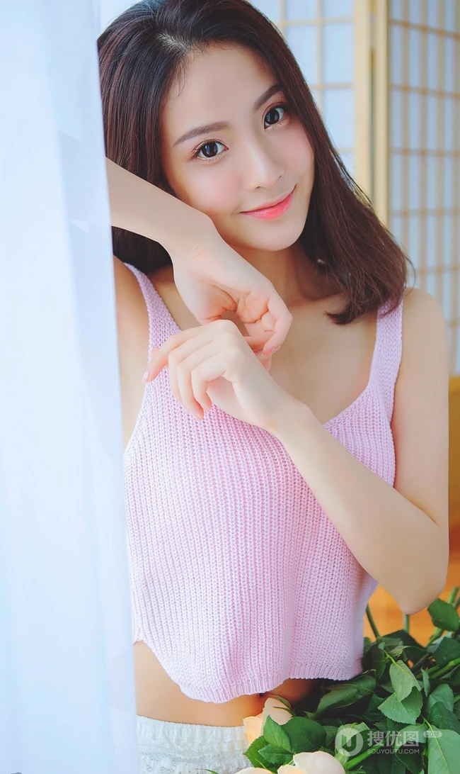 娇艳盛开的玫瑰 亚洲花季女生高清室内写真美图