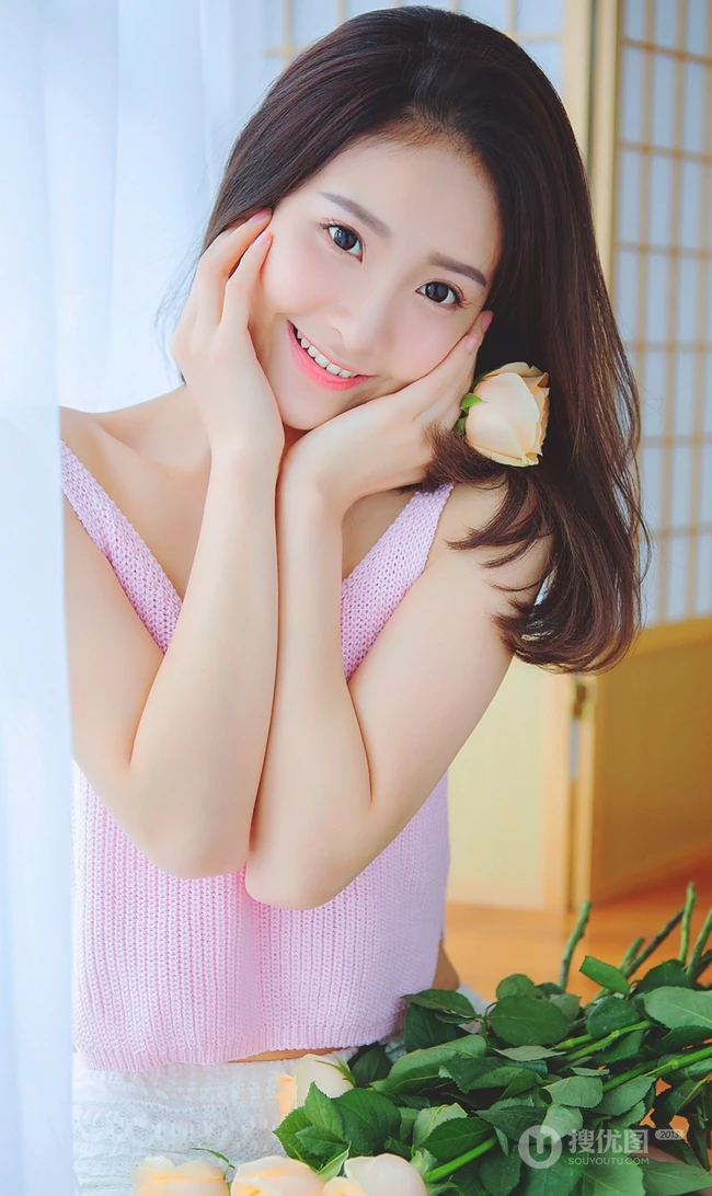 娇艳盛开的玫瑰 亚洲花季女生高清室内写真美图