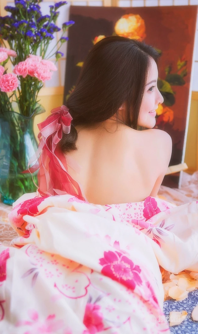 娇艳盛开的玫瑰 亚洲花季女生高清室内写真美图