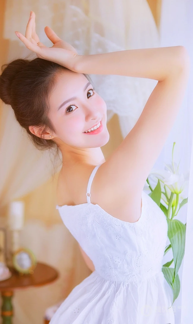 娇艳盛开的玫瑰 亚洲花季女生高清室内写真美图