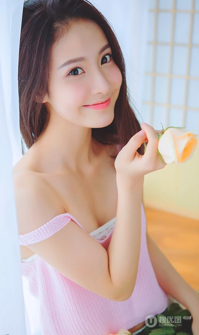 娇艳盛开的玫瑰 亚洲花季女生高清室内写真美图