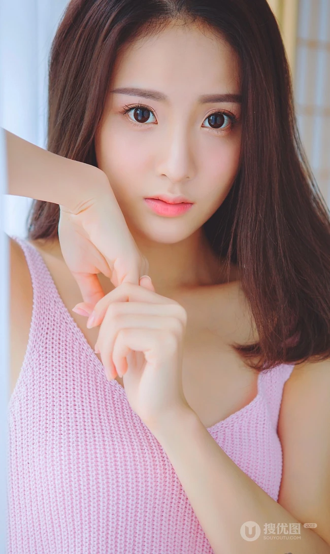娇艳盛开的玫瑰 亚洲花季女生高清室内写真美图