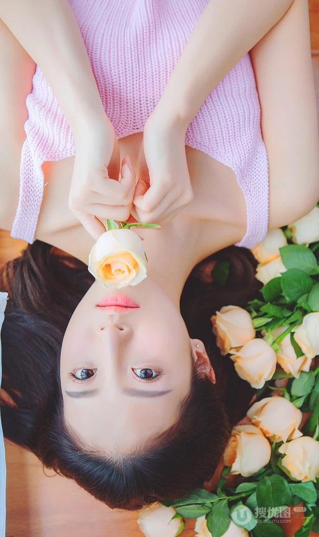 娇艳盛开的玫瑰 亚洲花季女生高清室内写真美图