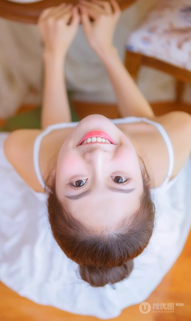娇艳盛开的玫瑰 亚洲花季女生高清室内写真美图
