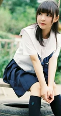 穿校服的可爱学生妹子唯美户外写真