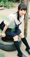 穿校服的可爱学生妹子唯美户外写真