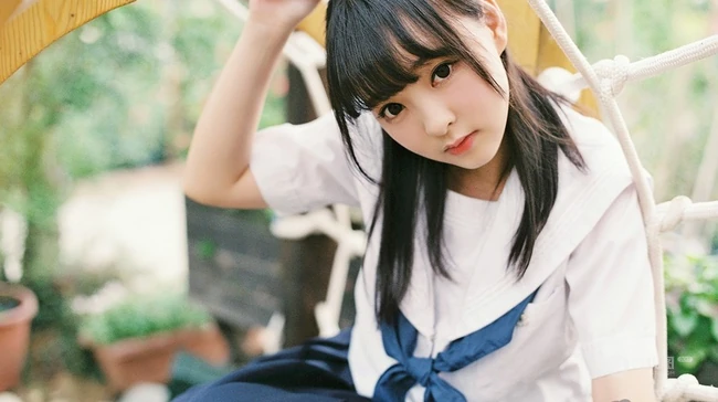 穿校服的可爱学生妹子唯美户外写真