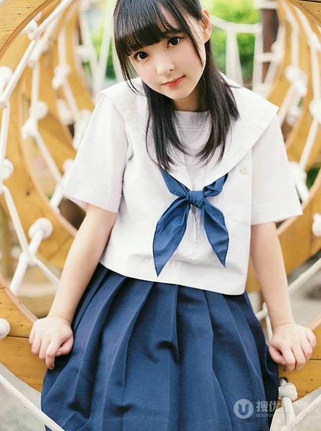 穿校服的可爱学生妹子唯美户外写真