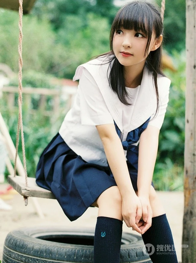 穿校服的可爱学生妹子唯美户外写真
