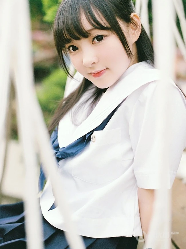 穿校服的可爱学生妹子唯美户外写真
