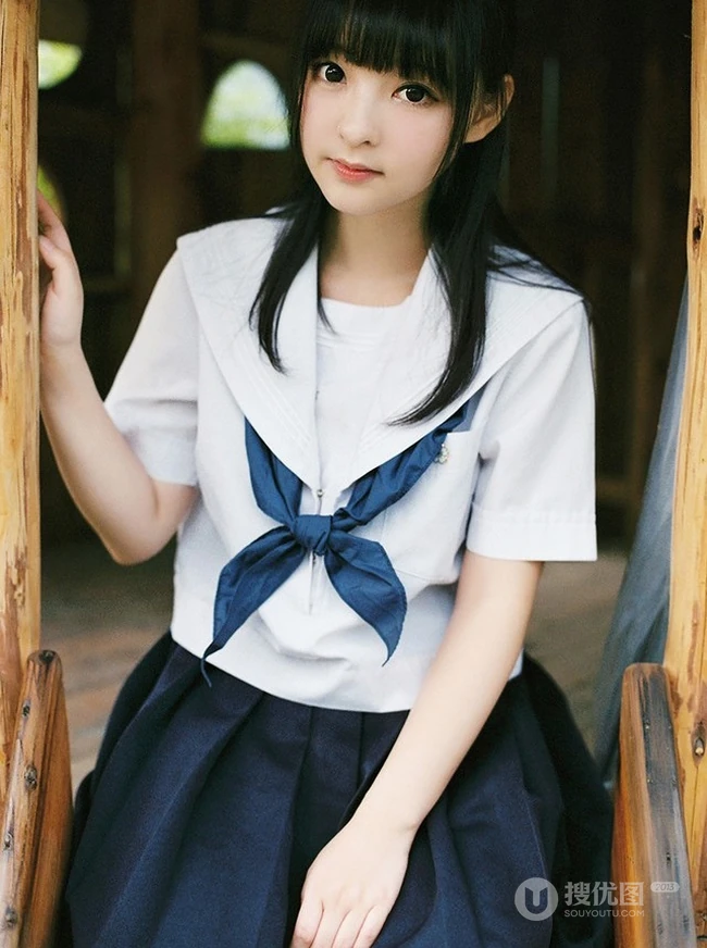 穿校服的可爱学生妹子唯美户外写真