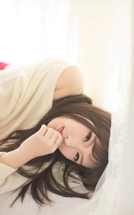 女生模特冰冰唯美高清室内写真图片