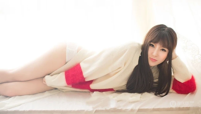 女生模特冰冰唯美高清室内写真图片