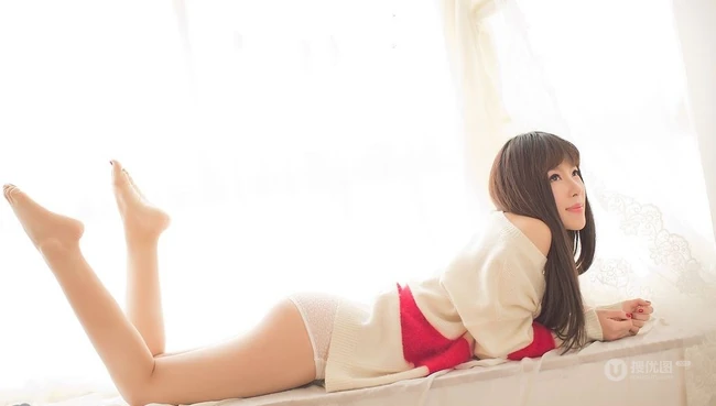 女生模特冰冰唯美高清室内写真图片