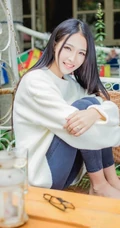 长发牛仔可爱女生可爱写真图片-开心的萌生活